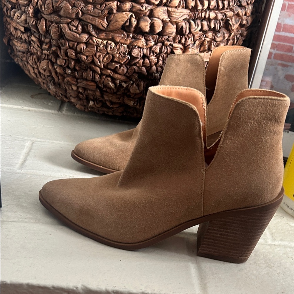 Lisa Vicky Tan Suede Ankle Boots